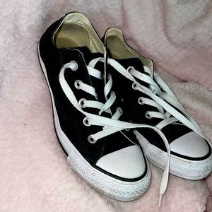 Converse women’s 6